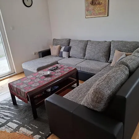 Kuca U Rakovici Gladno Polje